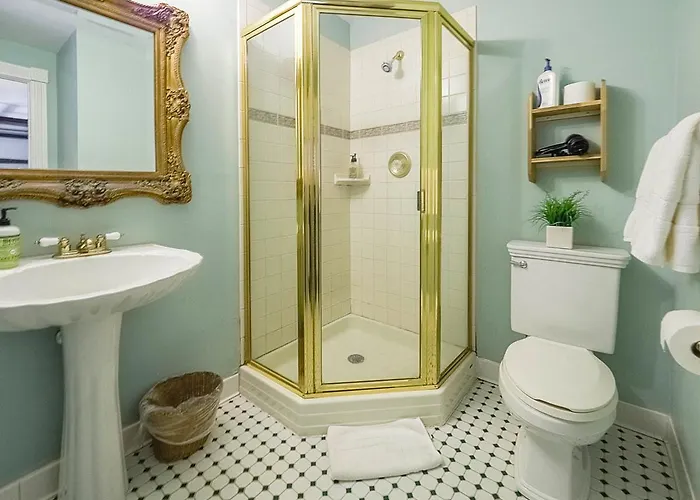 George Brooks House B&B