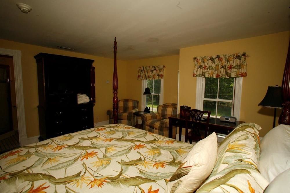 George Brooks House Bed & Breakfast