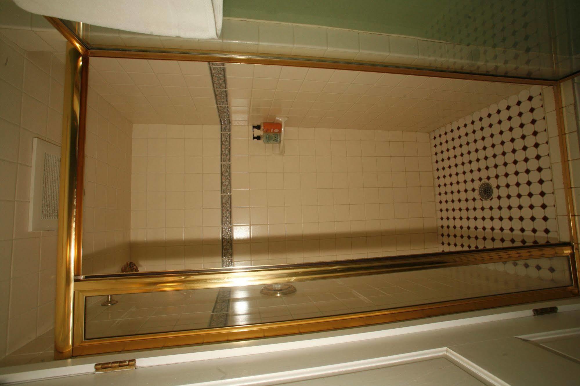 George Brooks House 3*